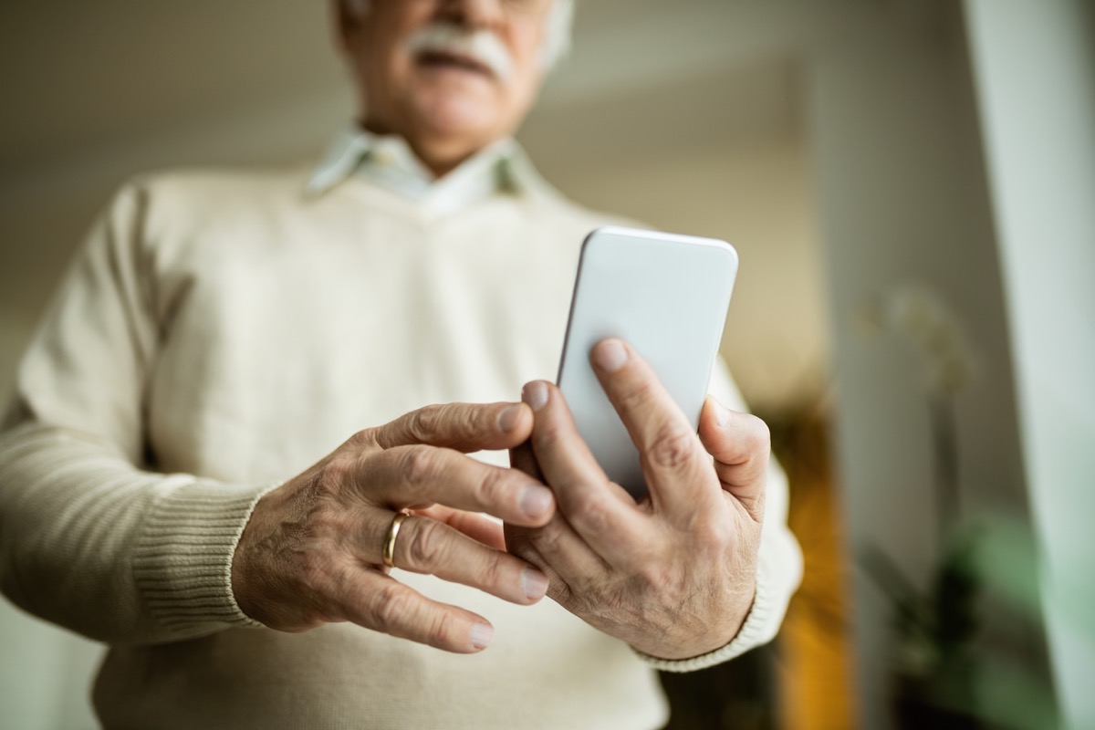 cellphone contracts for pensioners